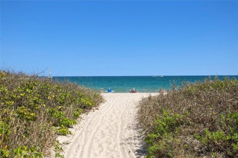 Condo in Lauderdale-by-the-Sea, Florida, 1 bedroom  № 1731604 - photo 21