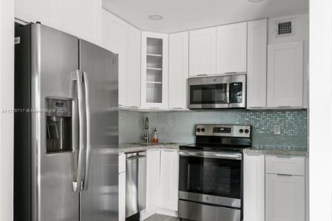 Condo in Lauderdale-by-the-Sea, Florida, 1 bedroom  № 1731604 - photo 9