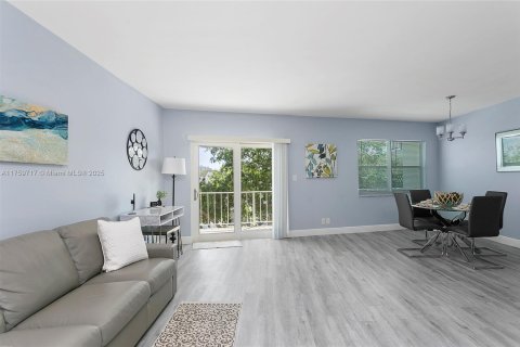 Condo in Lauderdale-by-the-Sea, Florida, 1 bedroom  № 1731604 - photo 5