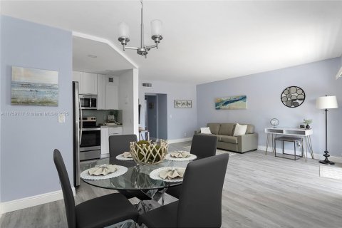Condo in Lauderdale-by-the-Sea, Florida, 1 bedroom  № 1731604 - photo 2