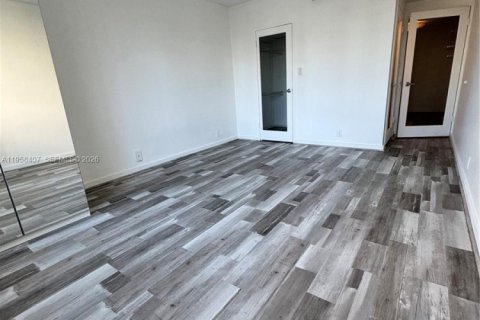 Copropriété à louer à Miami, Floride: 1 chambre, 81.75 m2 № 2022179 - photo 12