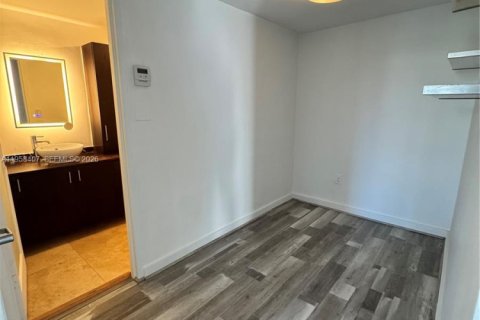 Copropriété à louer à Miami, Floride: 1 chambre, 81.75 m2 № 2022179 - photo 8