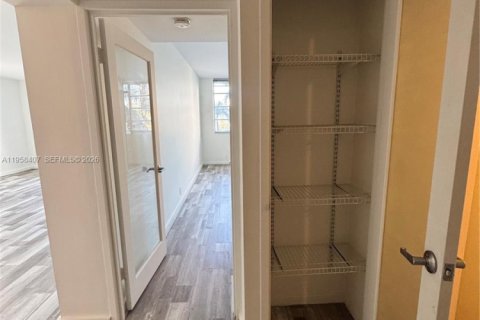 Copropriété à louer à Miami, Floride: 1 chambre, 81.75 m2 № 2022179 - photo 17