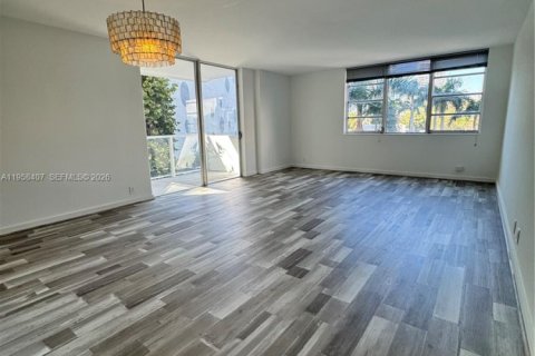 Copropriété à louer à Miami, Floride: 1 chambre, 81.75 m2 № 2022179 - photo 3