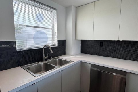 Copropriété à louer à Miami, Floride: 1 chambre, 81.75 m2 № 2022179 - photo 7