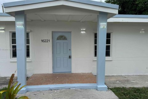 House in Miami Gardens, Florida 3 bedrooms, 107.02 sq.m. № 1981332