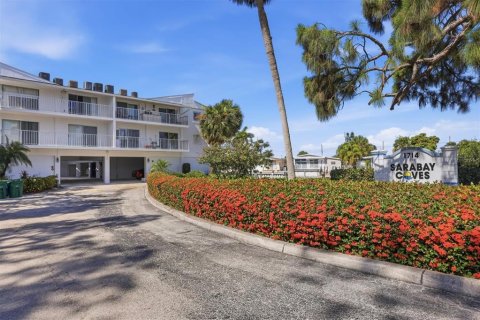Condo in Bradenton, Florida, 2 bedrooms № 2215883 - photo 3