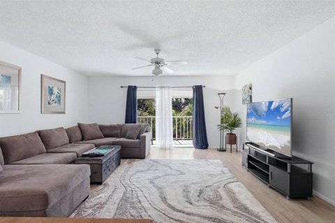 Condo in Bradenton, Florida, 2 bedrooms № 2215883 - photo 9