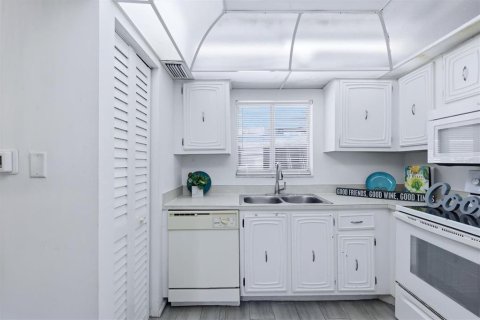 Condo in Bradenton, Florida, 2 bedrooms № 2215883 - photo 18
