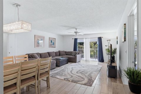 Condo in Bradenton, Florida, 2 bedrooms № 2215883 - photo 8