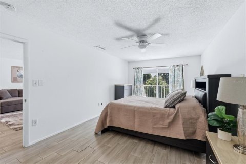 Condo in Bradenton, Florida, 2 bedrooms № 2215883 - photo 25
