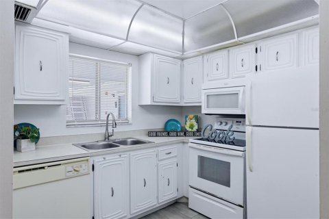 Condo in Bradenton, Florida, 2 bedrooms № 2215883 - photo 17