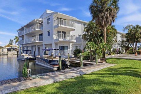 Condo in Bradenton, Florida, 2 bedrooms № 2215883 - photo 2
