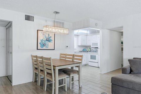 Condo in Bradenton, Florida, 2 bedrooms № 2215883 - photo 16