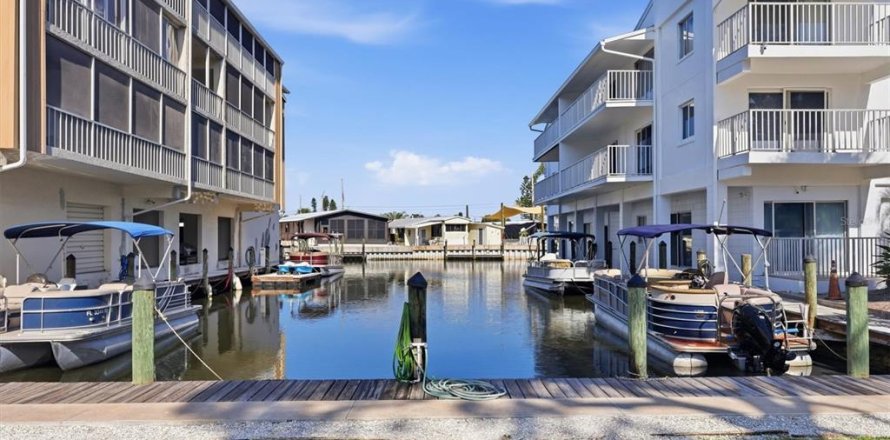 Condo in Bradenton, Florida, 2 bedrooms № 2215883