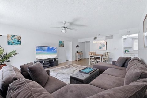 Condo in Bradenton, Florida, 2 bedrooms № 2215883 - photo 15