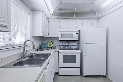 Condo in Bradenton, Florida, 2 bedrooms № 2215883 - photo 19
