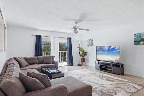 Condo in Bradenton, Florida, 2 bedrooms № 2215883 - photo 12