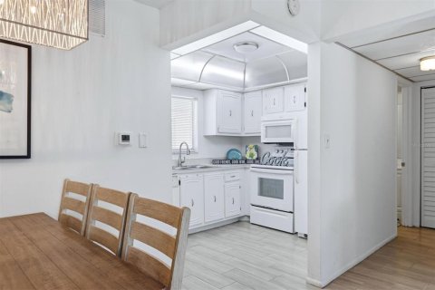Condo in Bradenton, Florida, 2 bedrooms № 2215883 - photo 20