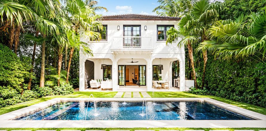 House in Palm Beach, Florida 5 bedrooms, 414.72 sq.m. № 2401872