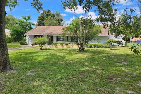 House in Hudson, Florida 3 bedrooms, 143.81 sq.m. № 2316735