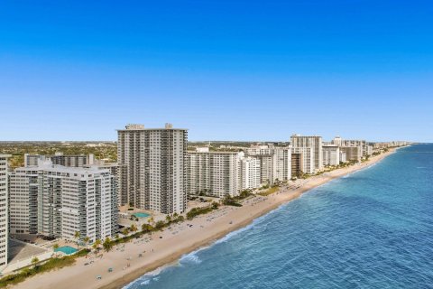 Снять в аренду кондоминиум в Форт-Лодердейл, Флорида 2 спальни, 151.62м2, № 1217595 - фото 1