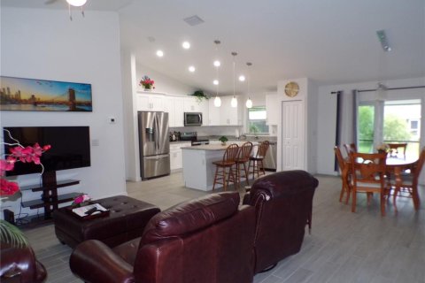 Villa ou maison à louer à Port Charlotte, Floride: 3 chambres, 135.54 m2 № 1438716 - photo 3