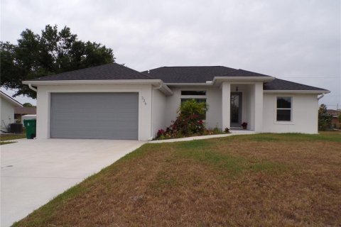 Villa ou maison à louer à Port Charlotte, Floride: 3 chambres, 135.54 m2 № 1438716 - photo 1
