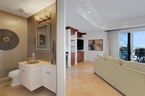 Condo in Sarasota, Florida, 3 bedrooms  № 2108108 - photo 18