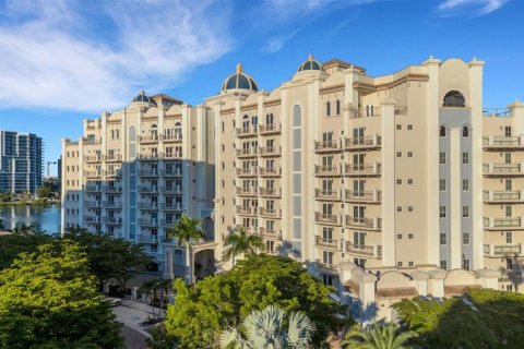 Condo in Sarasota, Florida, 3 bedrooms  № 2108108 - photo 4