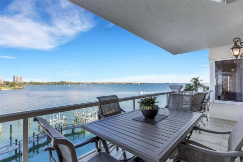 Condo in Sarasota, Florida, 3 bedrooms  № 2108108 - photo 27