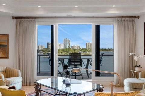 Condo in Sarasota, Florida, 3 bedrooms  № 2108108 - photo 13