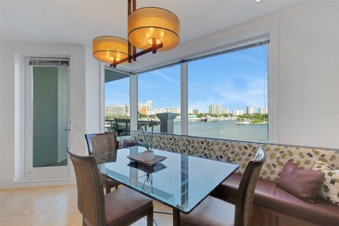 Condo in Sarasota, Florida, 3 bedrooms  № 2108108 - photo 25