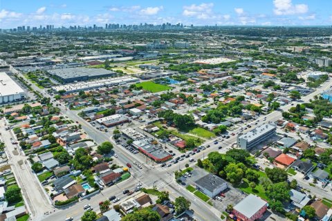 Commercial property in Hialeah, Florida № 1960438 - photo 6