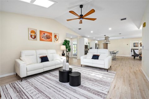 House in Palm Coast, Florida 3 bedrooms, 172.15 sq.m. № 2419563 - photo 13