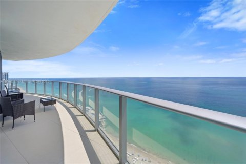 Condo in Hollywood, Florida, 2 bedrooms  № 1950564 - photo 2