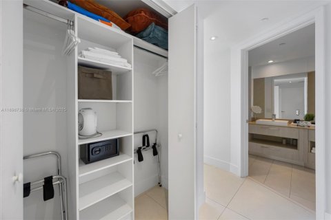 Condo in Hollywood, Florida, 2 bedrooms  № 1950564 - photo 13