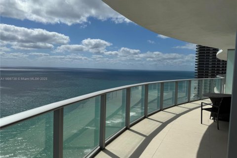 Condo in Hollywood, Florida, 2 bedrooms  № 1950564 - photo 19