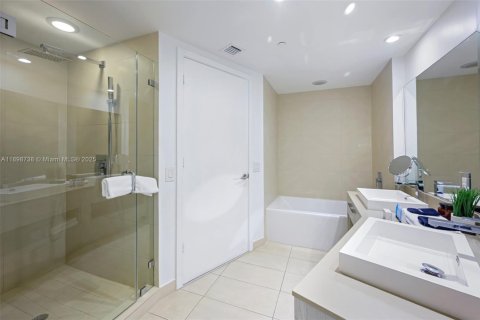 Condo in Hollywood, Florida, 2 bedrooms  № 1950564 - photo 12