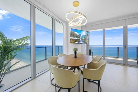 Condo in Hollywood, Florida, 2 bedrooms  № 1950564 - photo 8