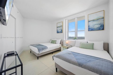 Condo in Hollywood, Florida, 2 bedrooms  № 1950564 - photo 17