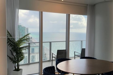 Condo in Hollywood, Florida, 2 bedrooms  № 1950564 - photo 7