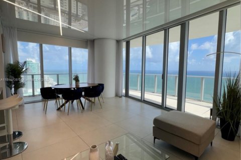 Condo in Hollywood, Florida, 2 bedrooms  № 1950564 - photo 5