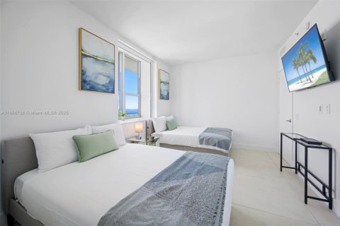 Condo in Hollywood, Florida, 2 bedrooms  № 1950564 - photo 16