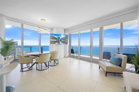 Condo in Hollywood, Florida, 2 bedrooms  № 1950564 - photo 9