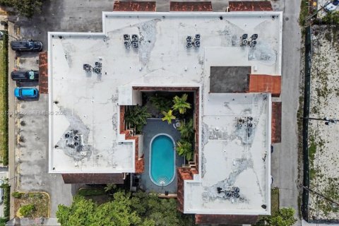 Condo in Miami Springs, Florida, 2 bedrooms  № 2172385 - photo 12