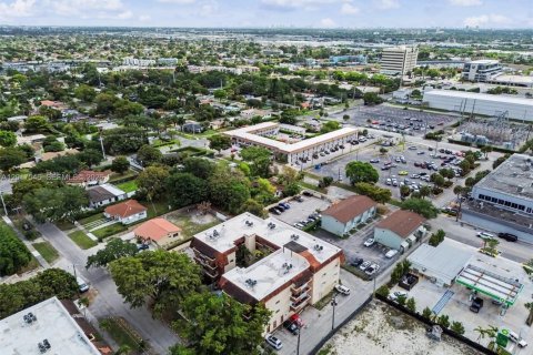 Condo in Miami Springs, Florida, 2 bedrooms  № 2172385 - photo 14