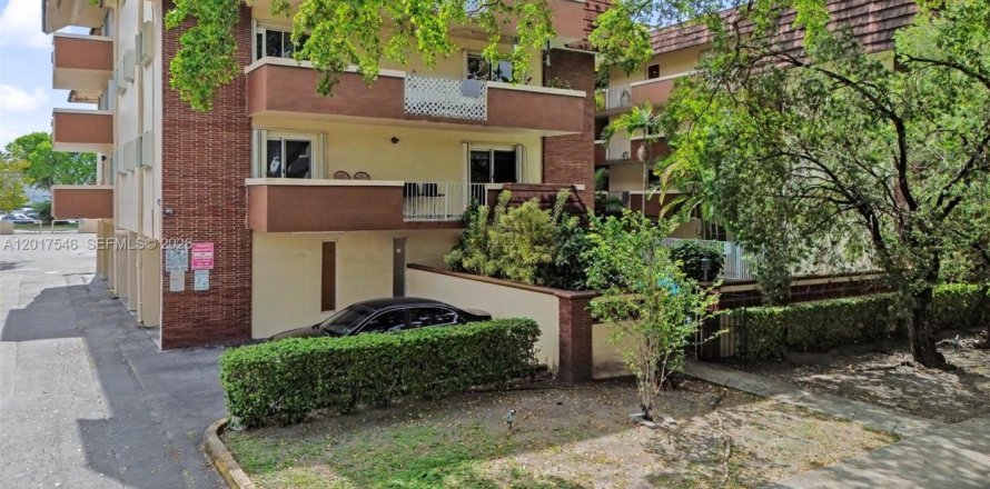 Condo in Miami Springs, Florida, 2 bedrooms  № 2172385