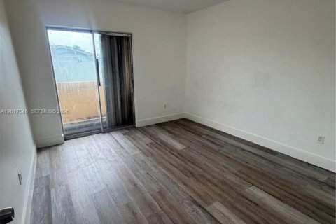 Condo in Miami Springs, Florida, 2 bedrooms  № 2172385 - photo 7
