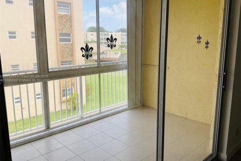 Condo in Dania Beach, Florida, 2 bedrooms  № 1945559 - photo 4